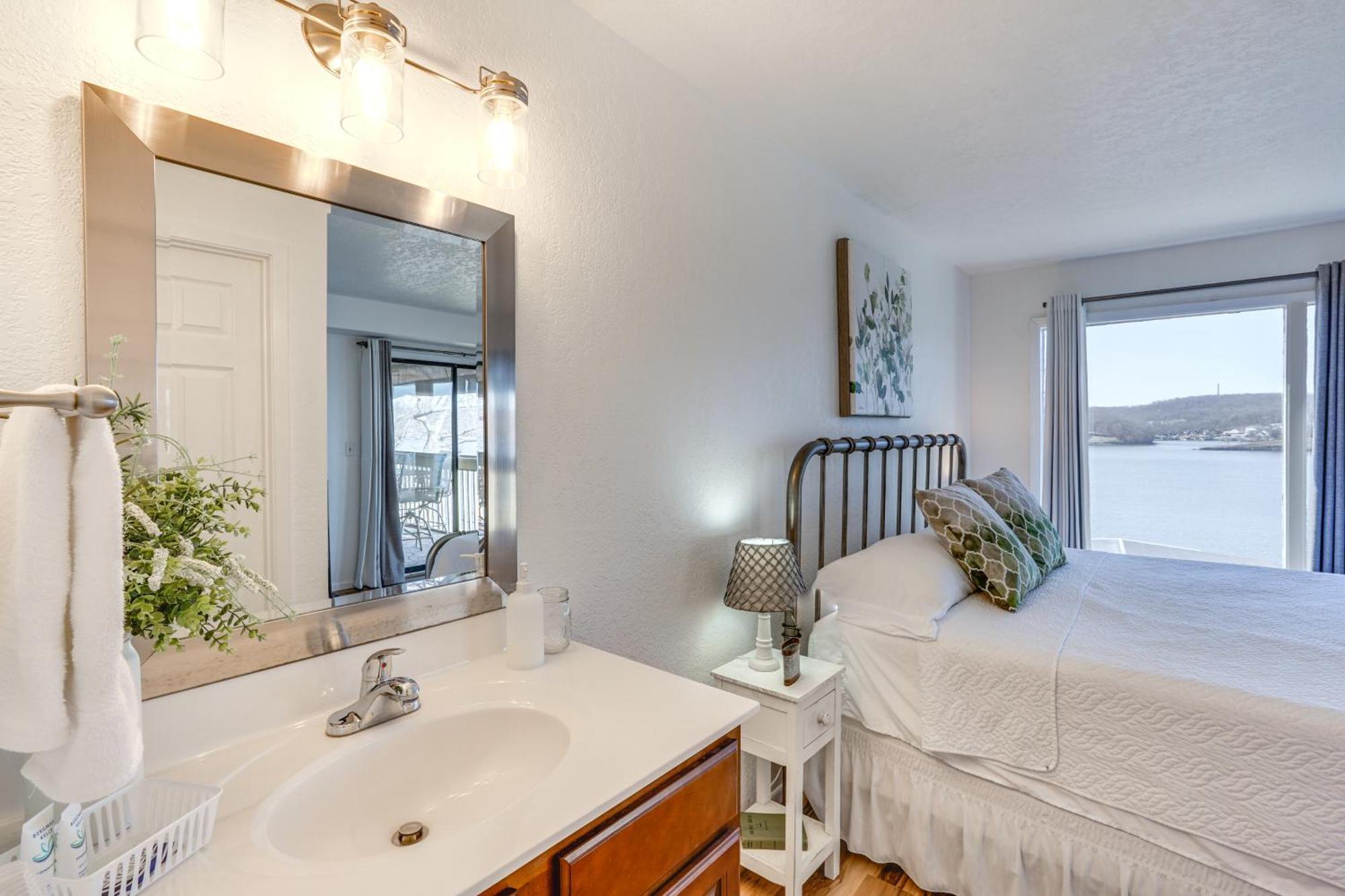 Modern Condo With Screened Balcony And Views! Osage Beach Exterior photo